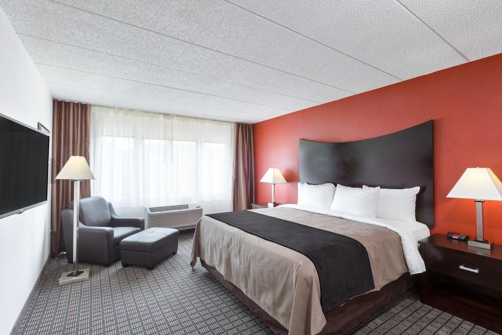 Clarion Hotel & Suites BWI Airport North Brooklyn Park Exterior photo