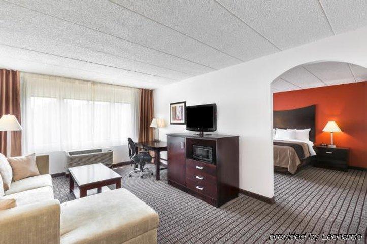 Clarion Hotel & Suites BWI Airport North Brooklyn Park Exterior photo