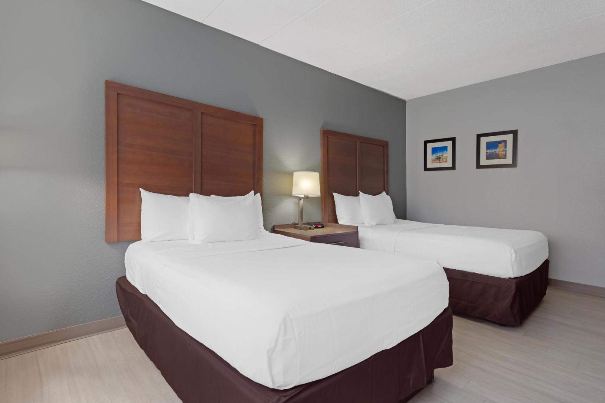 Clarion Hotel & Suites BWI Airport North Brooklyn Park Exterior photo